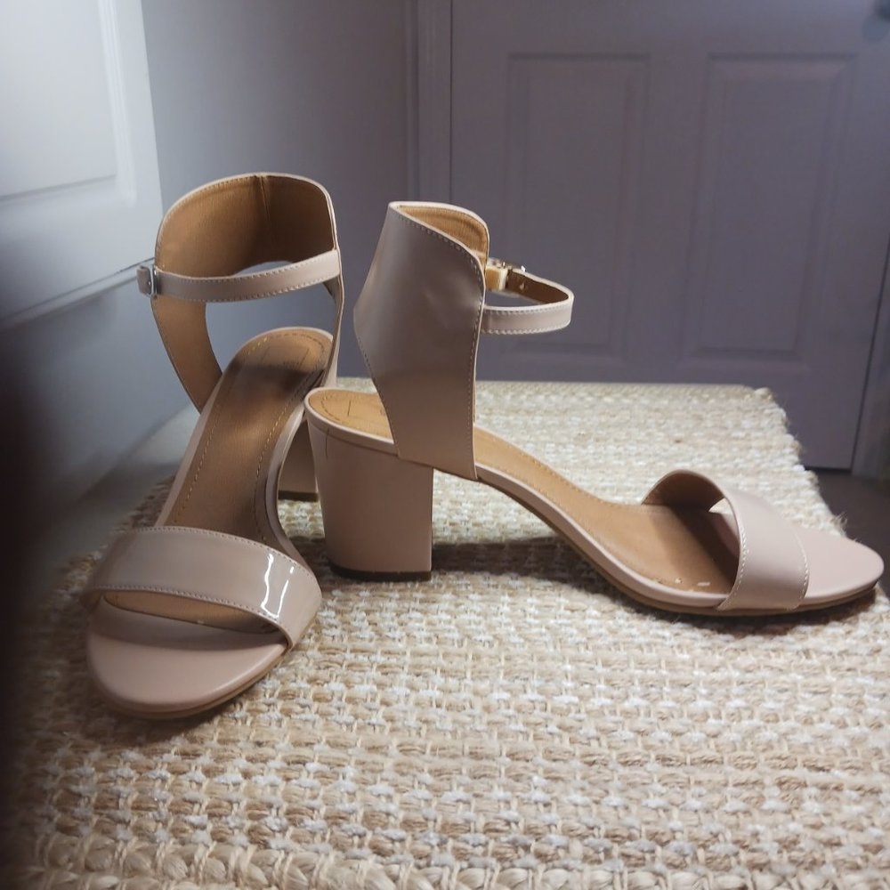 Shoes - Picture 4 of 6